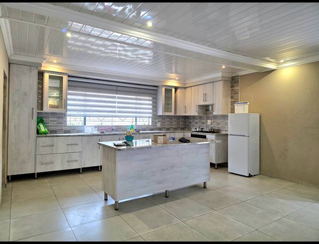 3 BEDROOM FREEHOLD FOR SALE IN IVY PARK